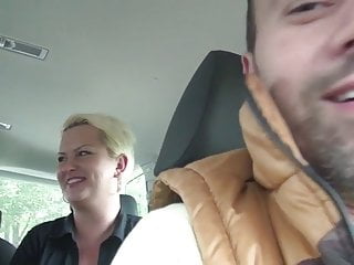 Geile Blonde wird gefickt